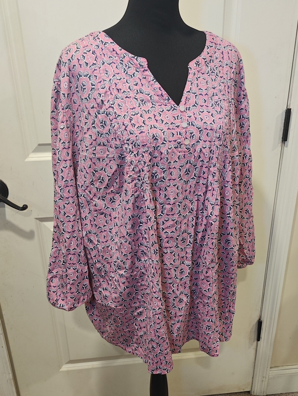 Kohl's Pink Floral Split V-Neck Tunic Blouse